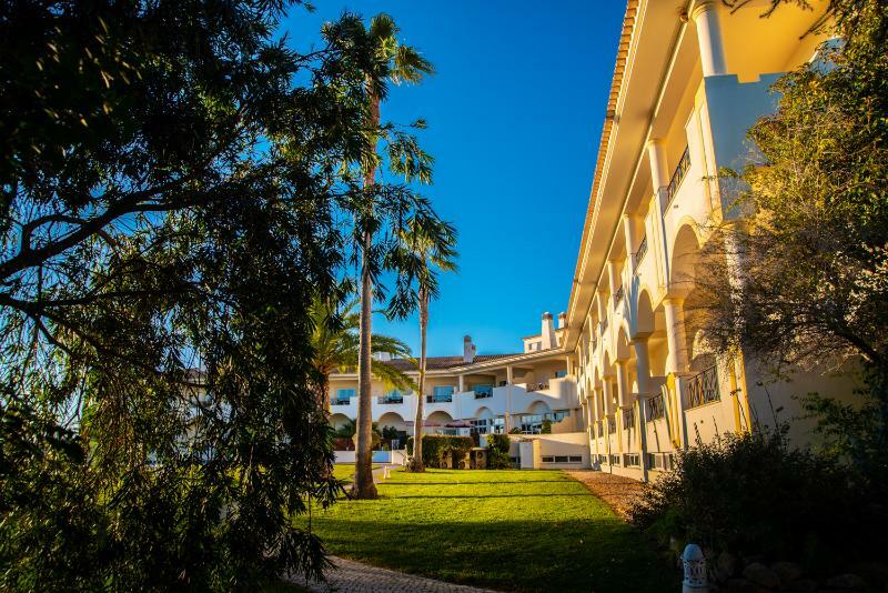 Colina Holiday park 4*