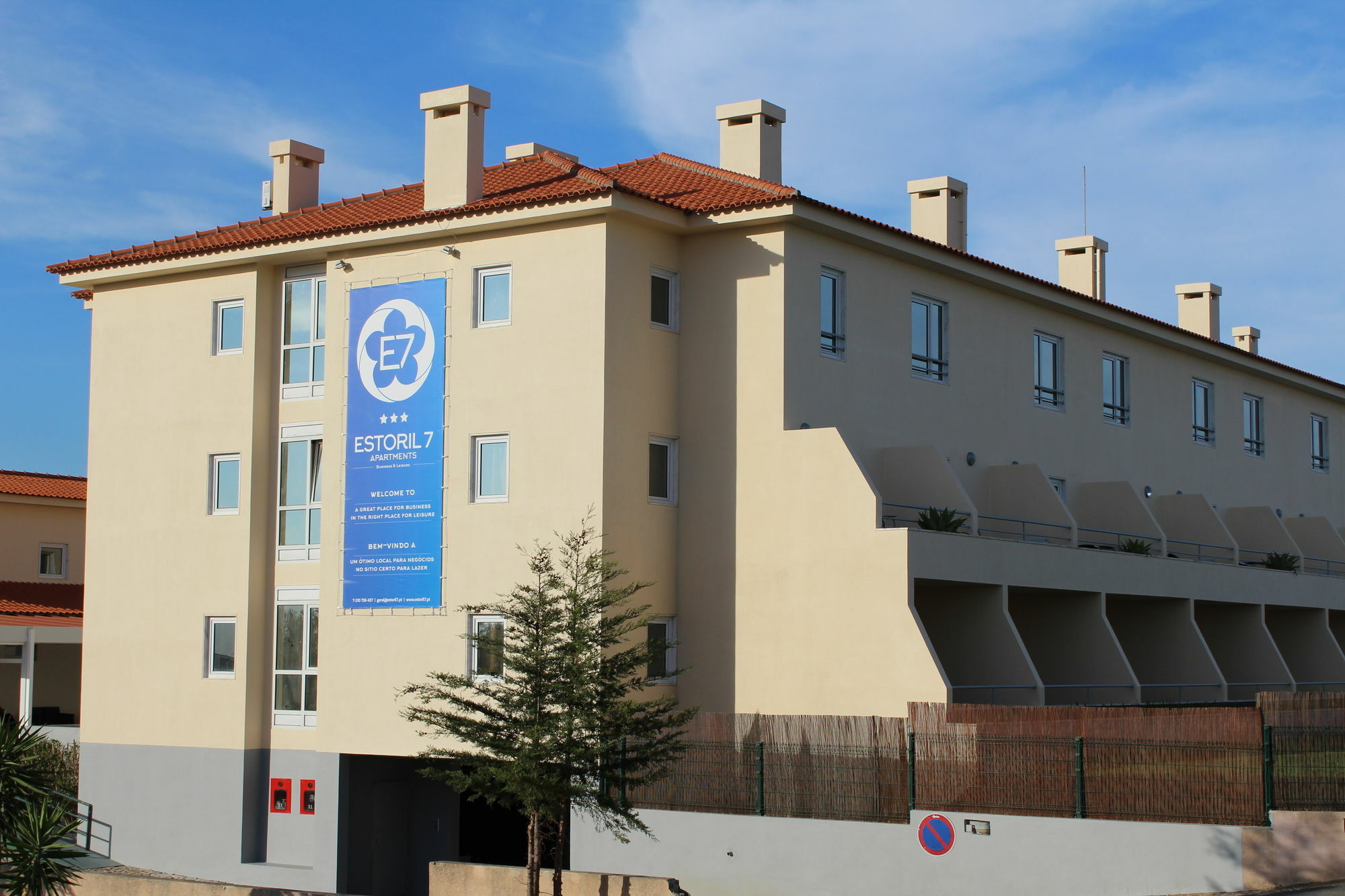 7 Apartahotel 3*