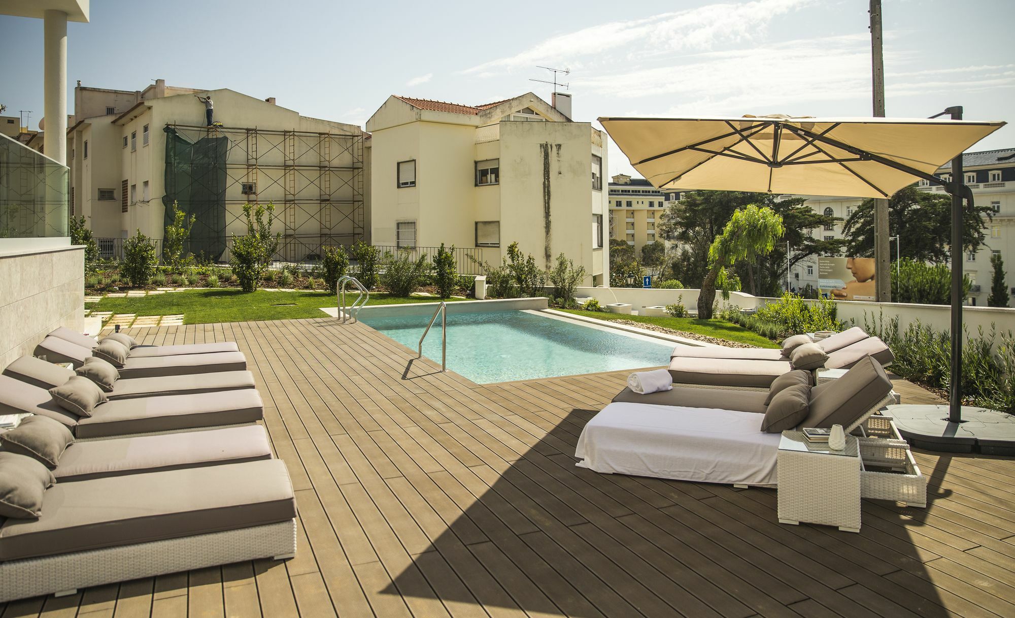 Somewhere - 4* Estoril