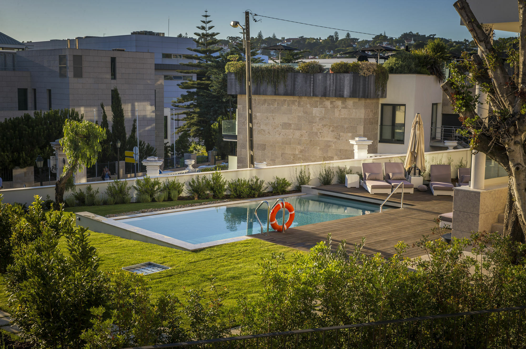 Somewhere - 4* Estoril