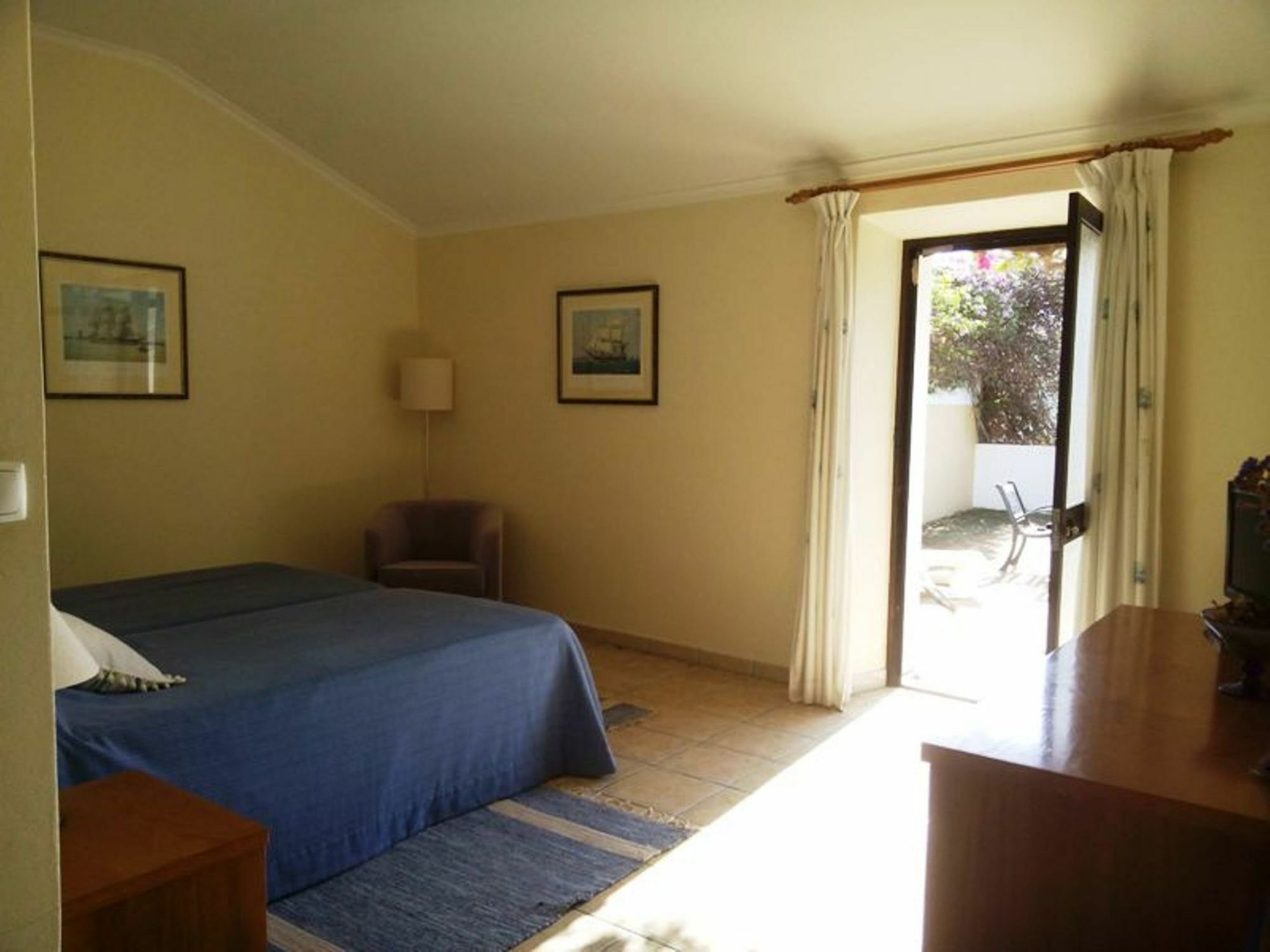 Rio Arade Algarve Manor House Guest house Estombar