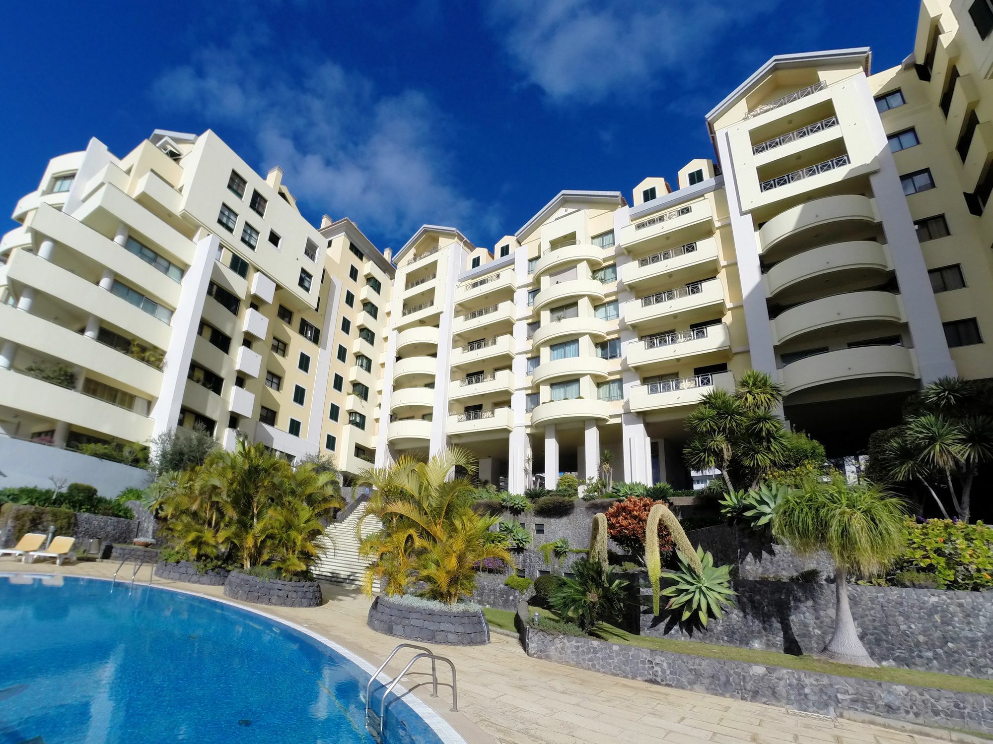 Apartment Finest Rentals - Beachfront Penthouse