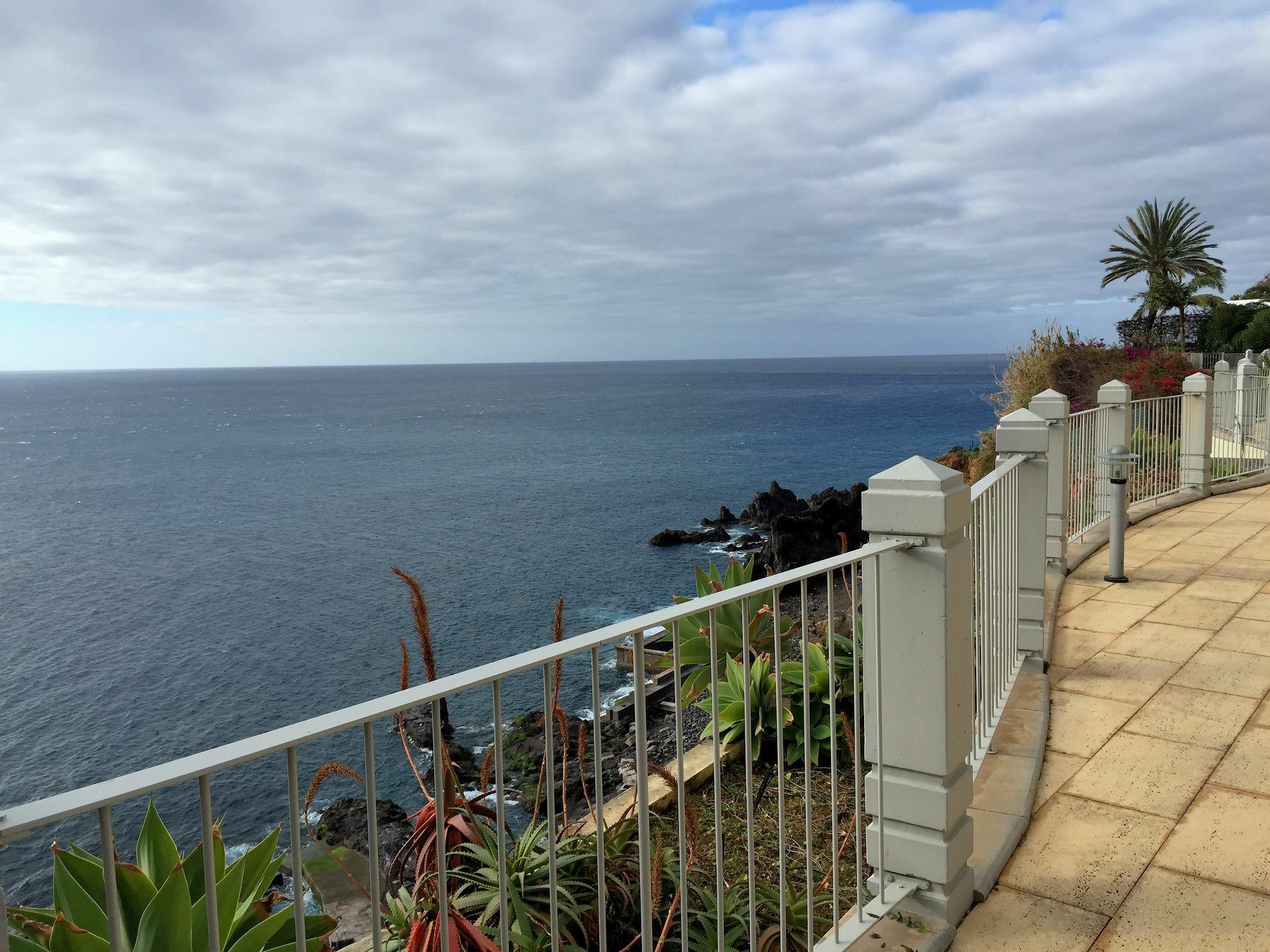 Finest Rentals - Beachfront Penthouse Apartment Funchal (Madeira)
