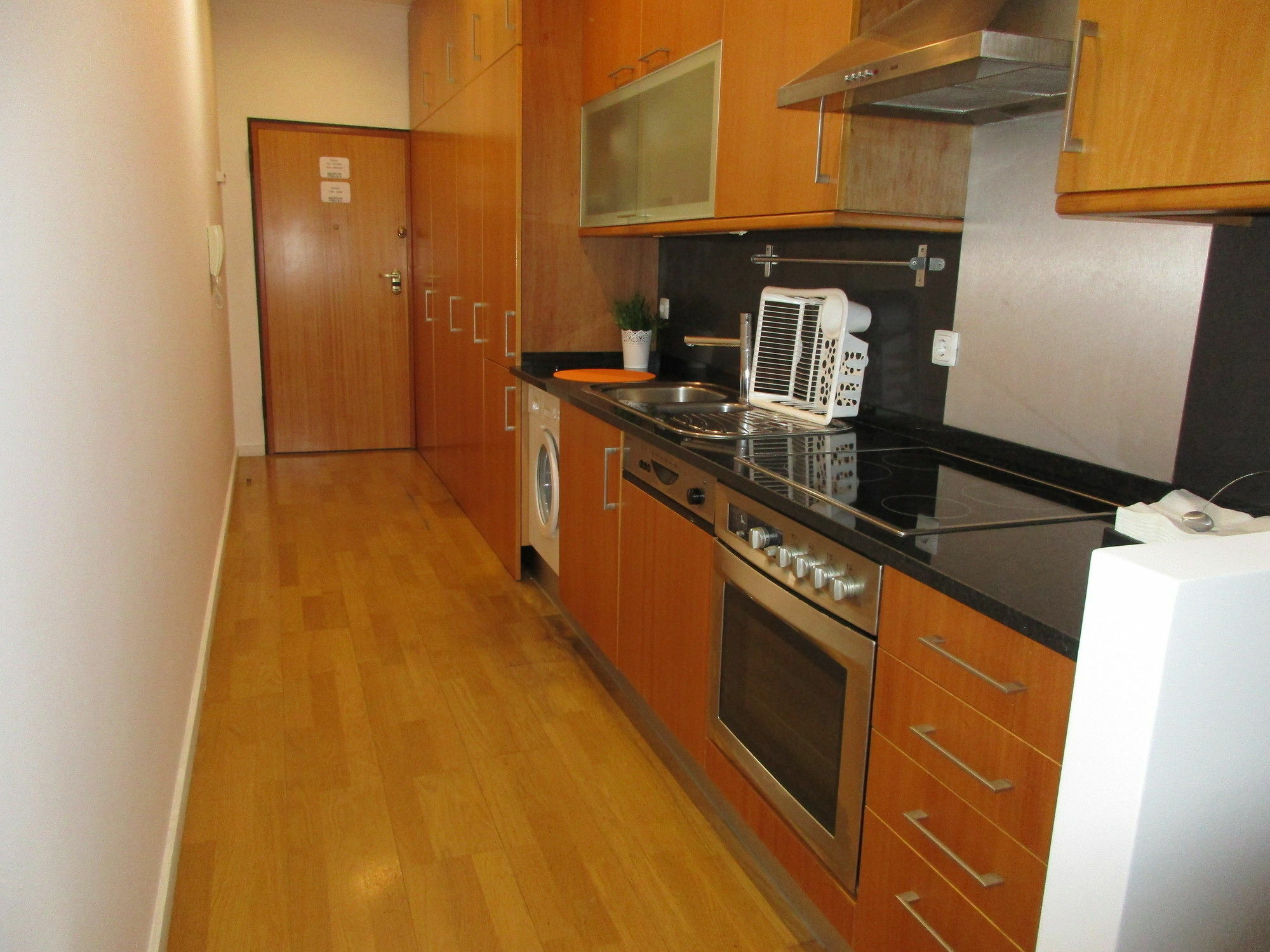 Hostal Happy & *