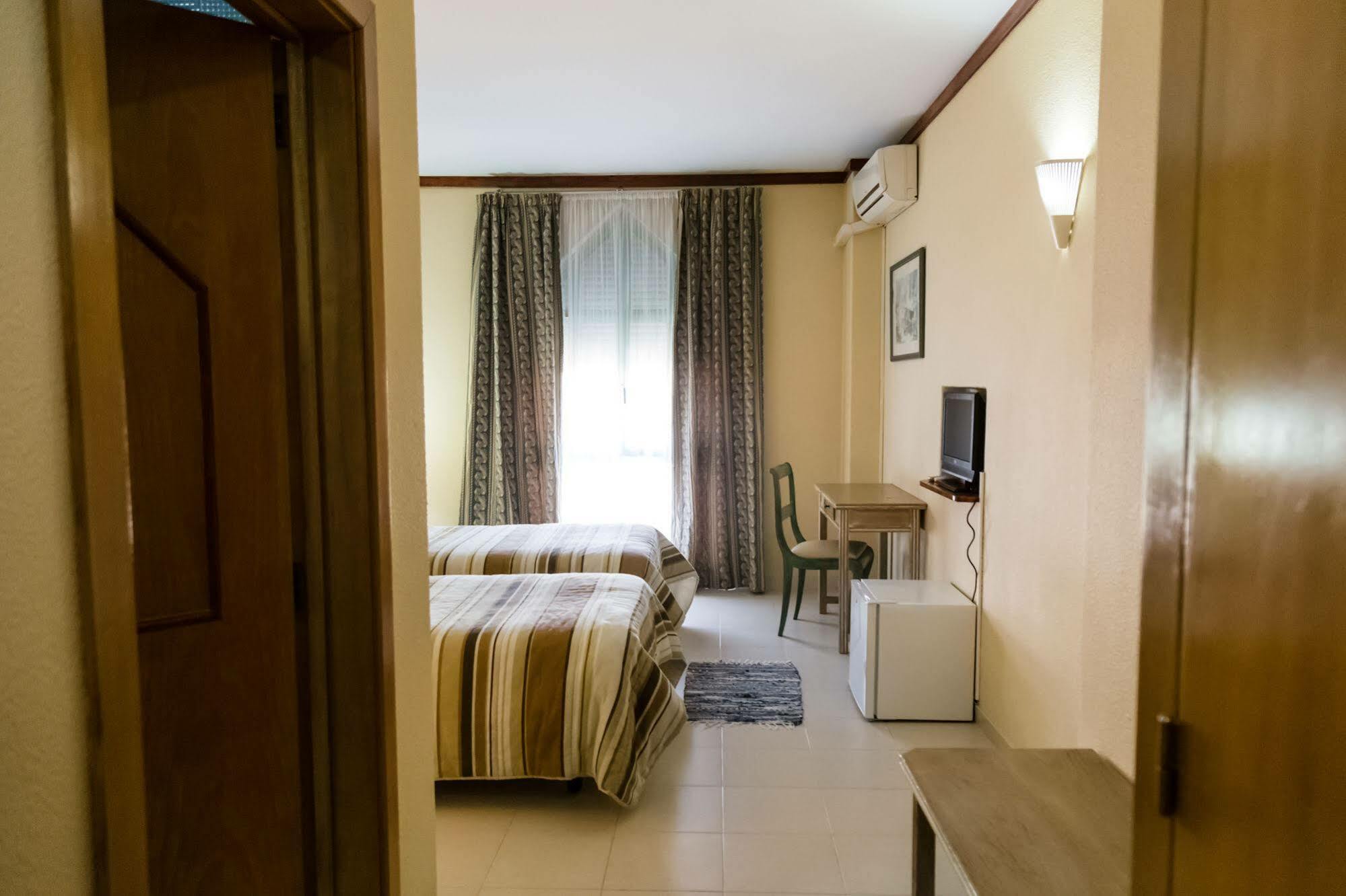 Hotel Laitau Setubal