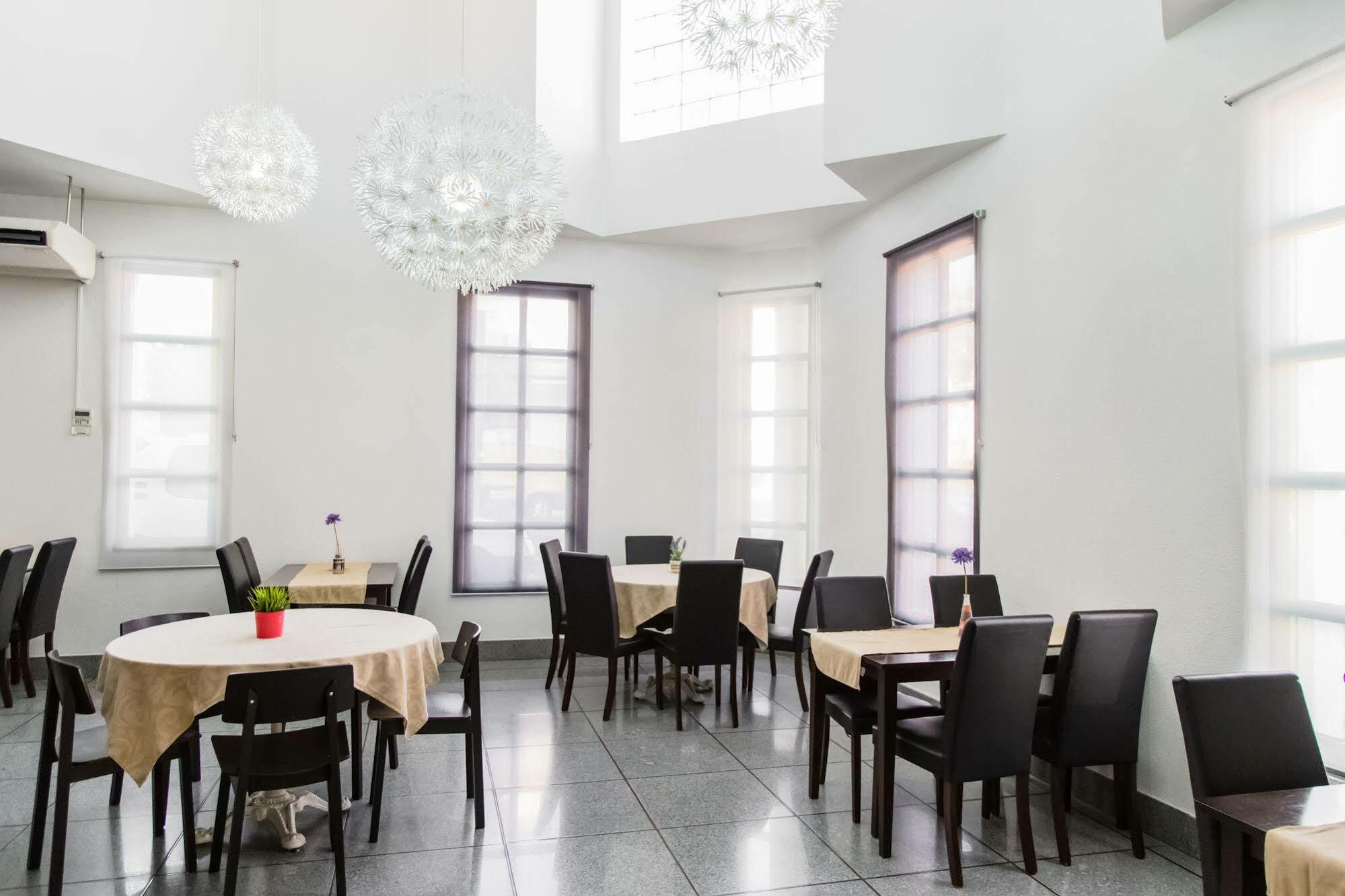 Hotel Laitau Setubal