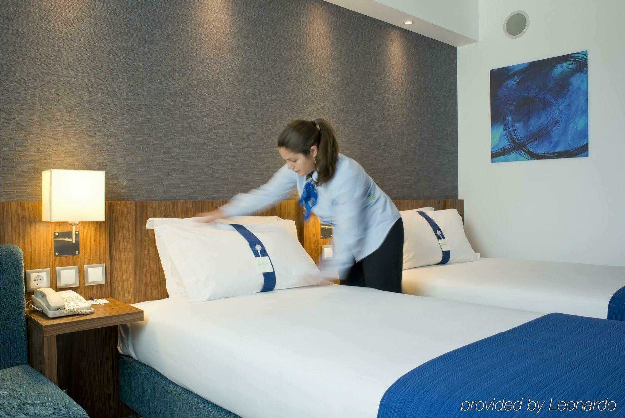 Hotel Express Lisbon Airport By Ihg 3*