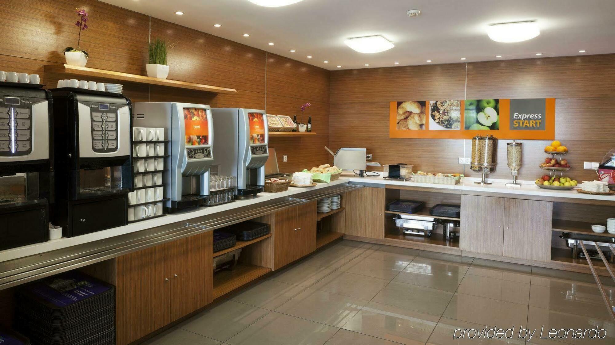 Hotel Express Lisbon Airport By Ihg
