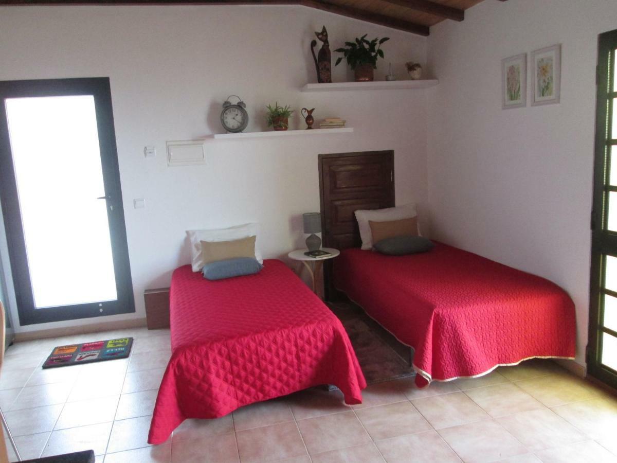 Beachfront House Atalaia Apartamento Caniço