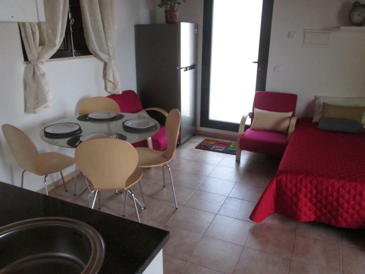 Beachfront House Atalaia Appartement