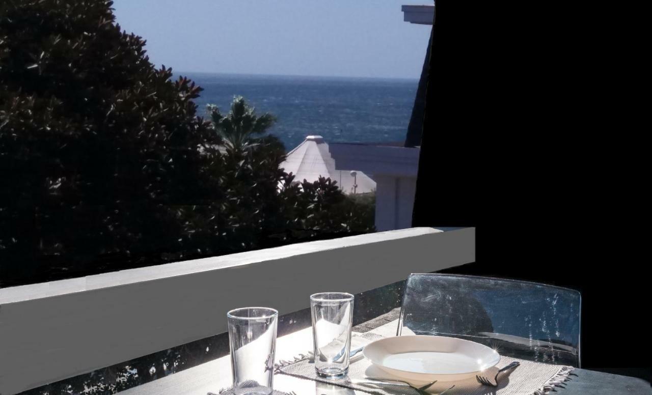 Cascais-estoril Beachfront Apartment
