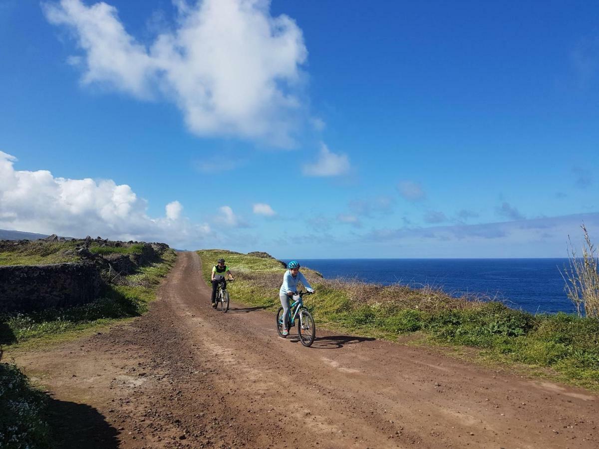 Сasa de vacaciones Seaside Azores With Natural Pool, Terrace & Barbecue Capelas
