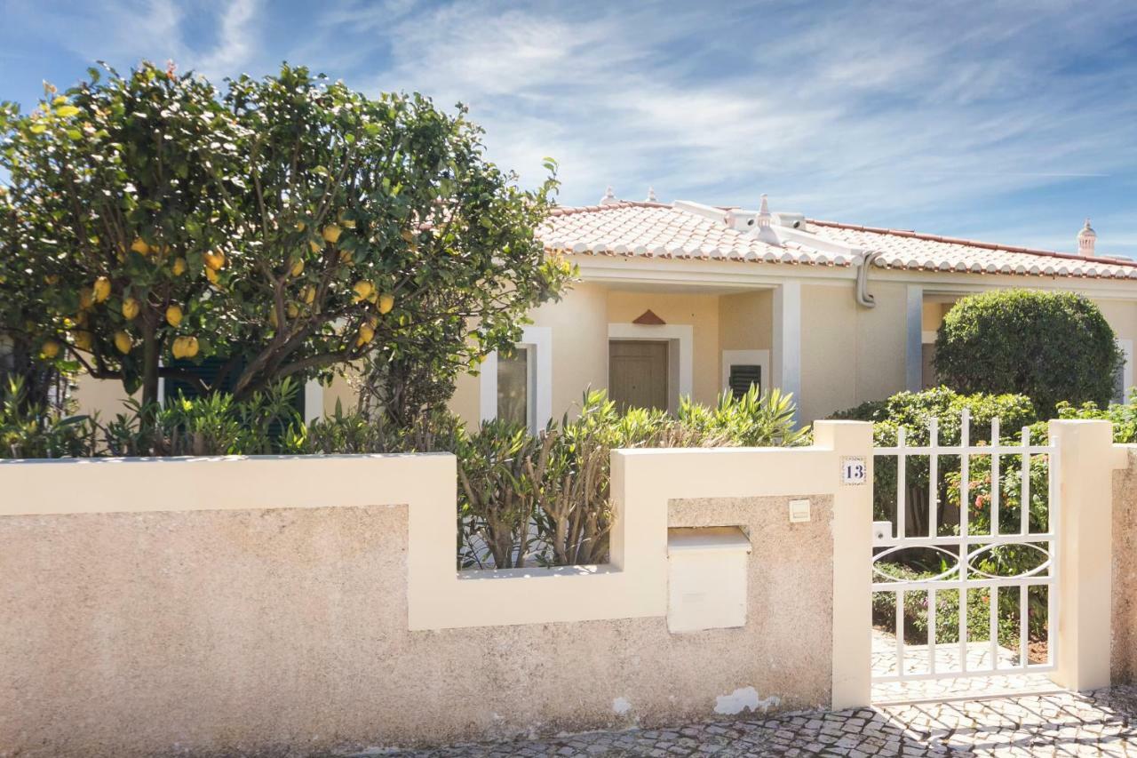 Villa Acacias 13 *