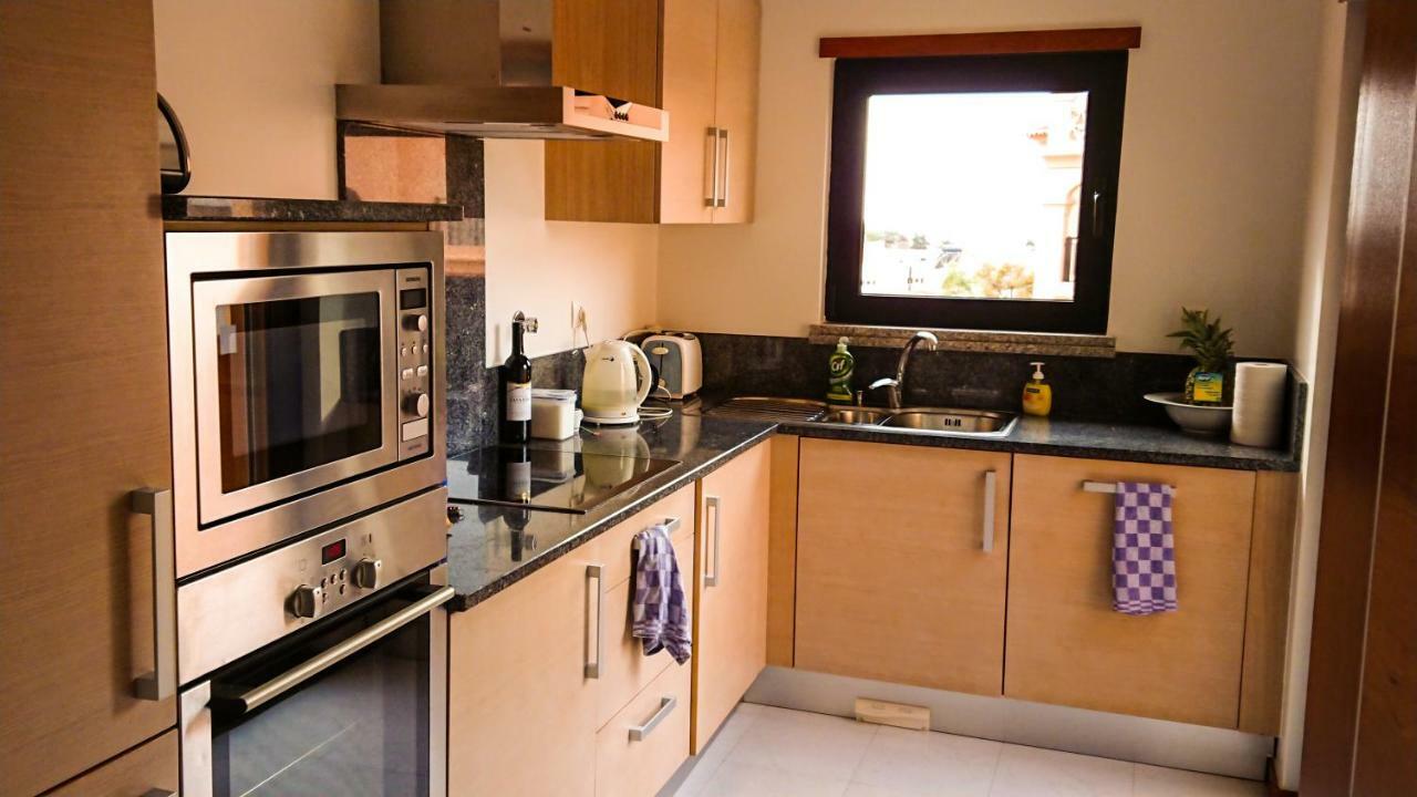 Luxury 3-bedroom At High-end Da Apartment *