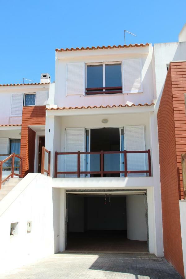 Nadadouro Ocean Breeze House Holiday home
