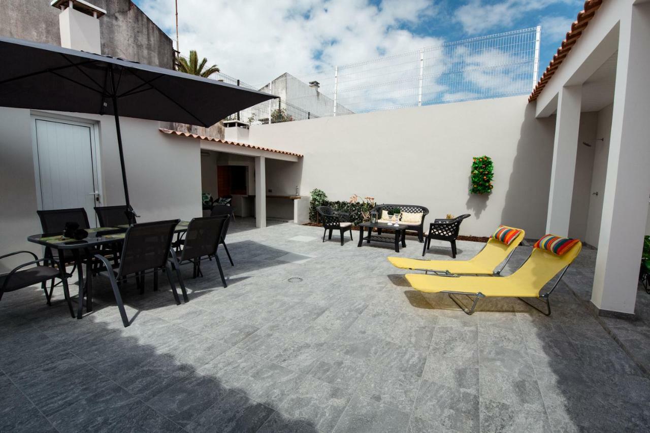 Сasa de vacaciones Seaside Azores With Natural Pool, Terrace & Barbecue Capelas