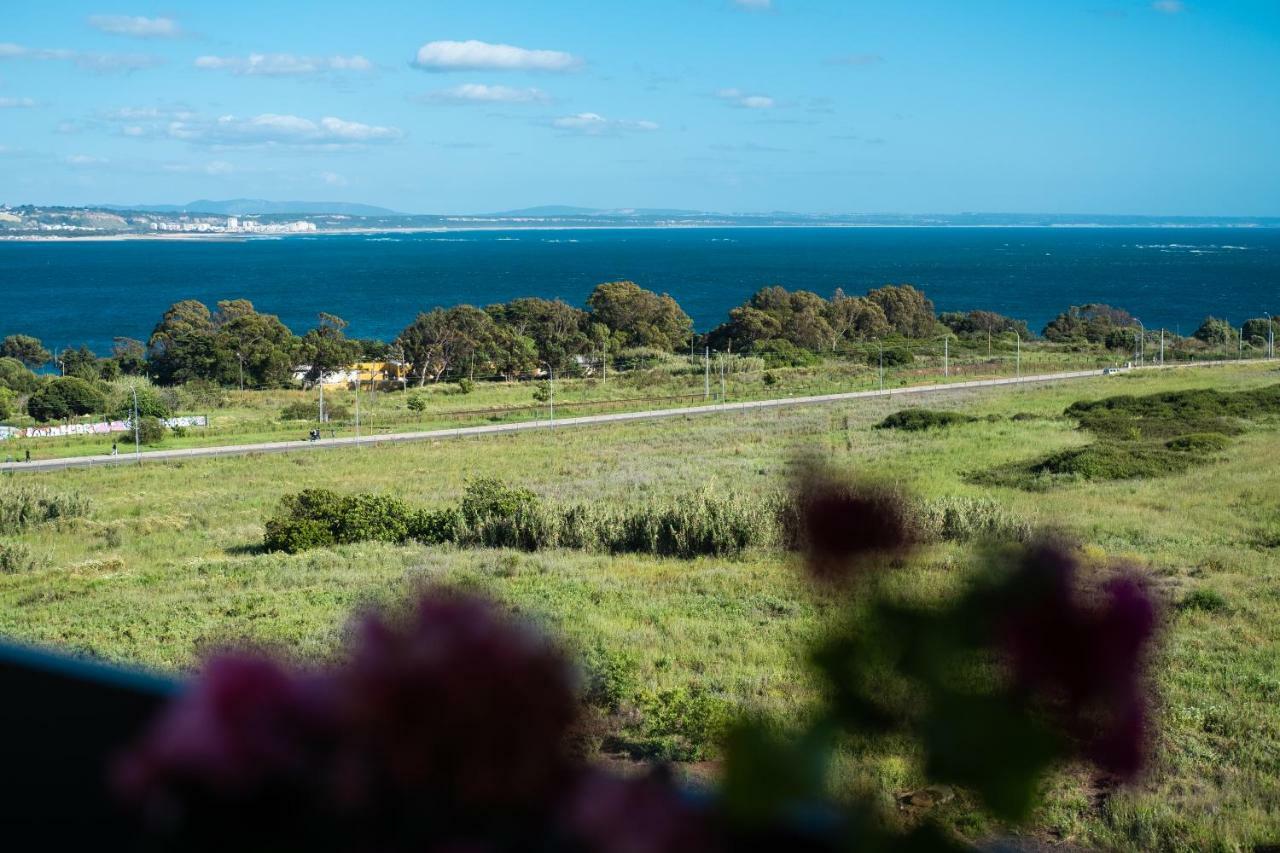 Window To The Sea * Oeiras