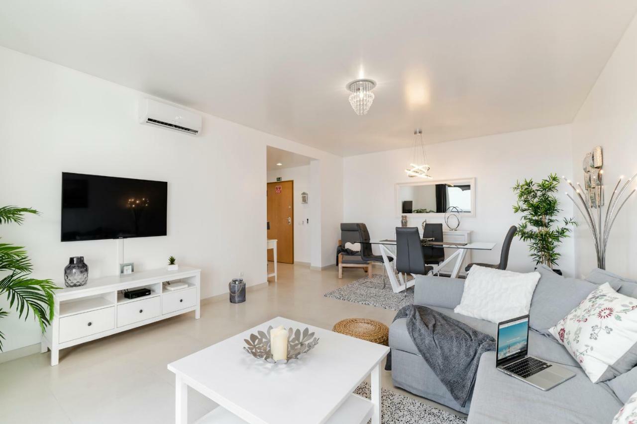 Canico Vi By An Island Apartment