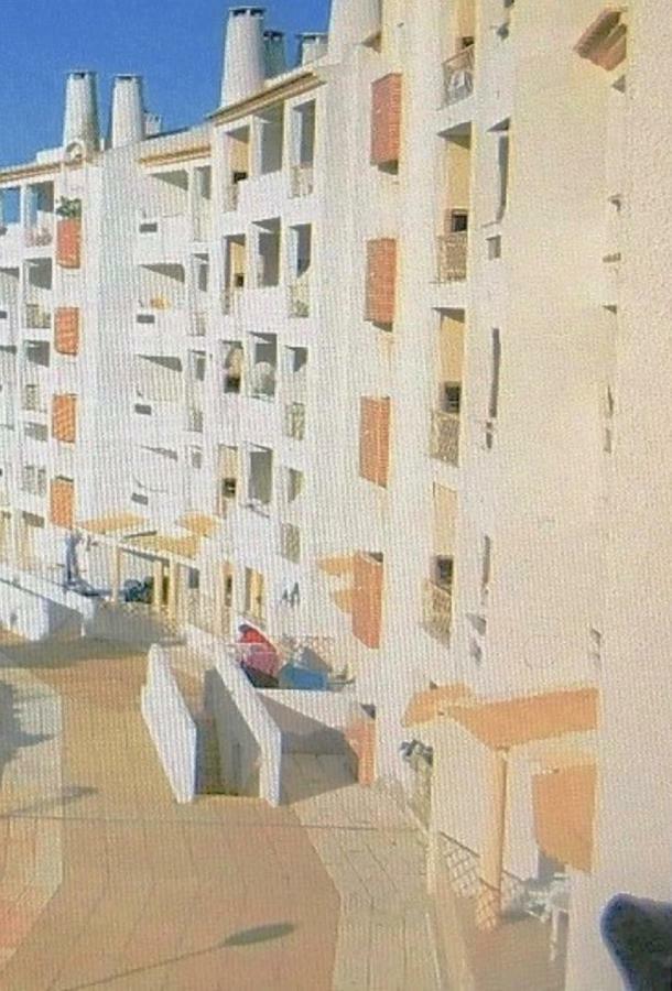Centrally Located With Pool View Albufeira