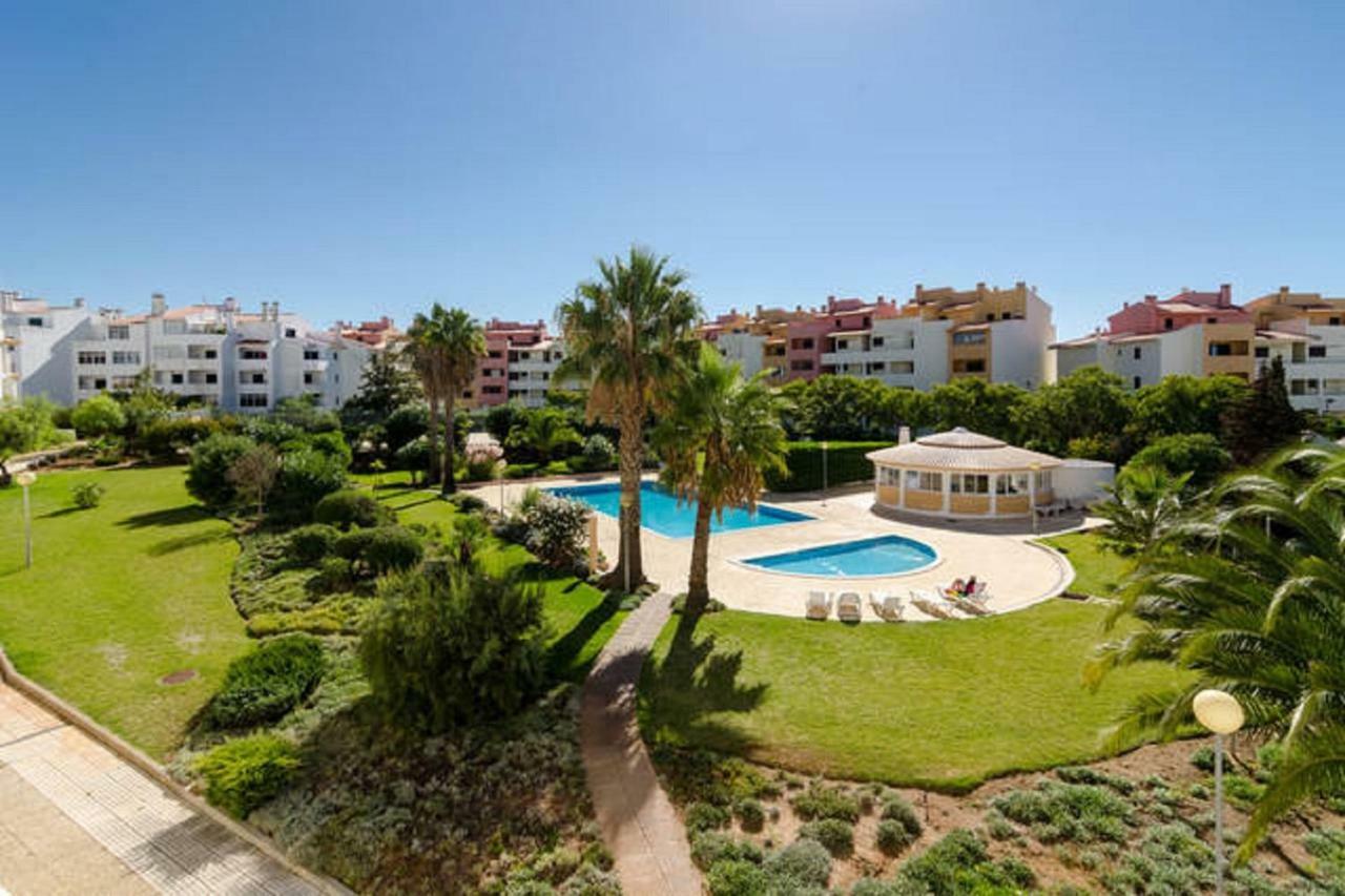 Centrally Located With Pool View Apartment Albufeira