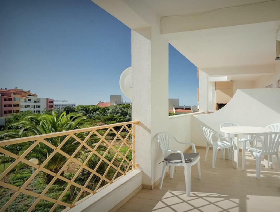 Apartment Centrally Located With Pool View