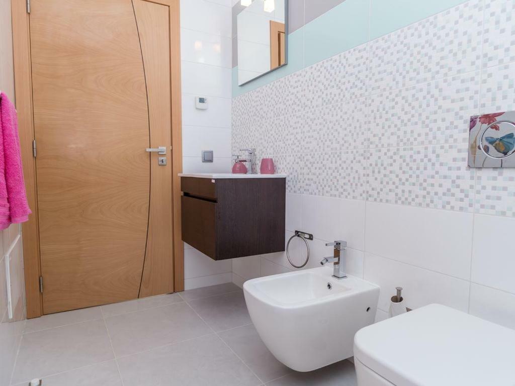 Ria Alvor- Swimming Pool & Jacuzzi Villa Alvor