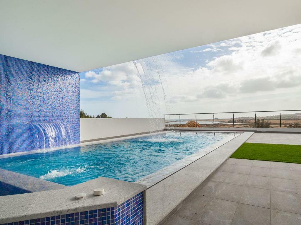 Ria Alvor- Swimming Pool & Jacuzzi Villa Alvor