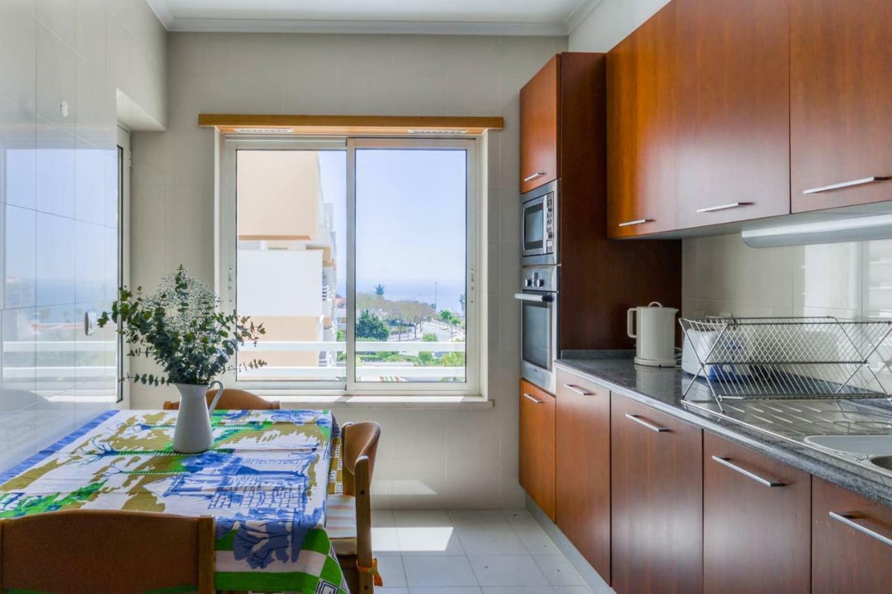 Fantastic Seaside Family With Pool Parede