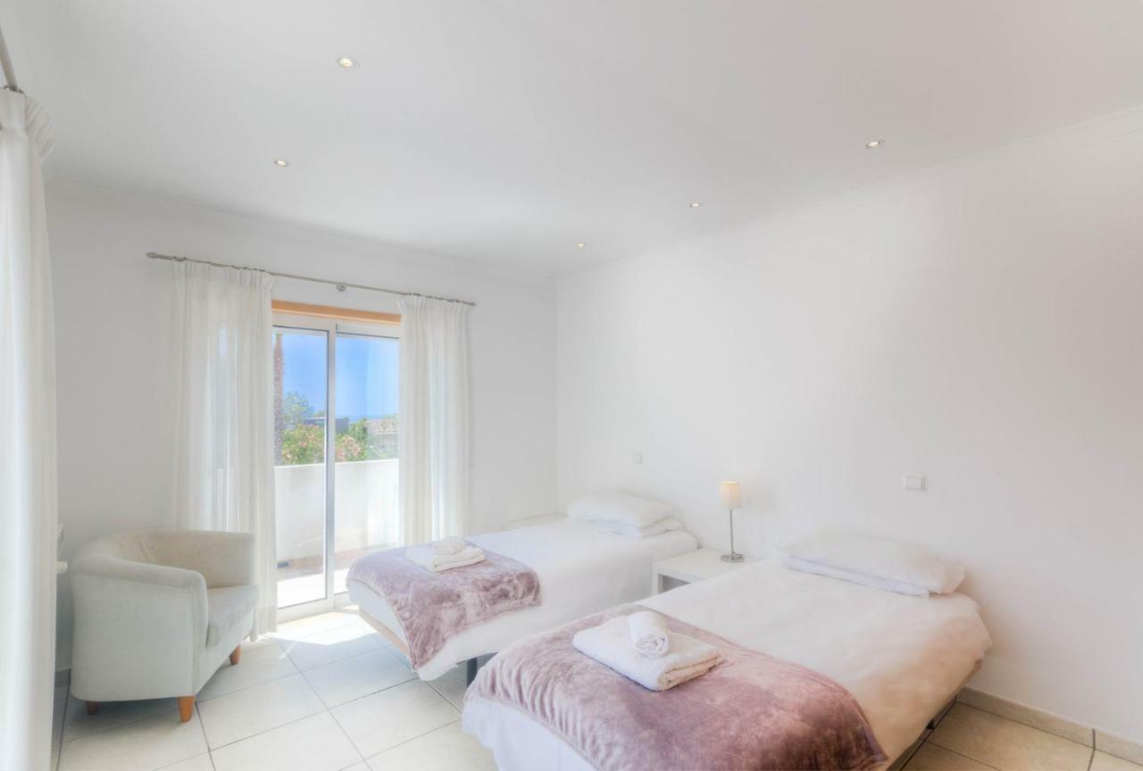 Montanha, Luxury Coastal Villa, With Swimming Pool, Loungers And Alfresco Dining, 10 Min Walk To The Beautiful Da Beach, Shops, Bars And Restaurants! Luz