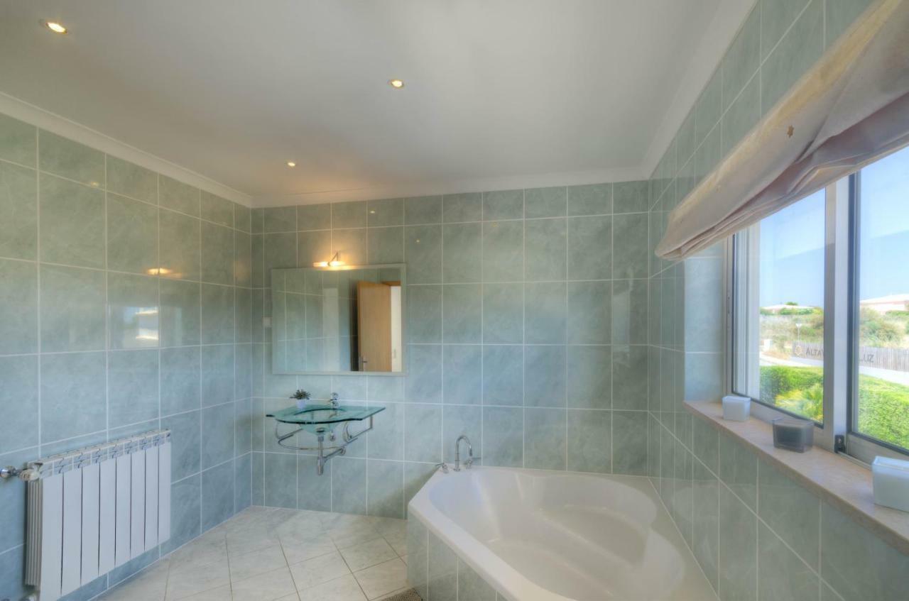 Montanha, Luxury Coastal Villa, With Swimming Pool, Loungers And Alfresco Dining, 10 Min Walk To The Beautiful Da Beach, Shops, Bars And Restaurants!