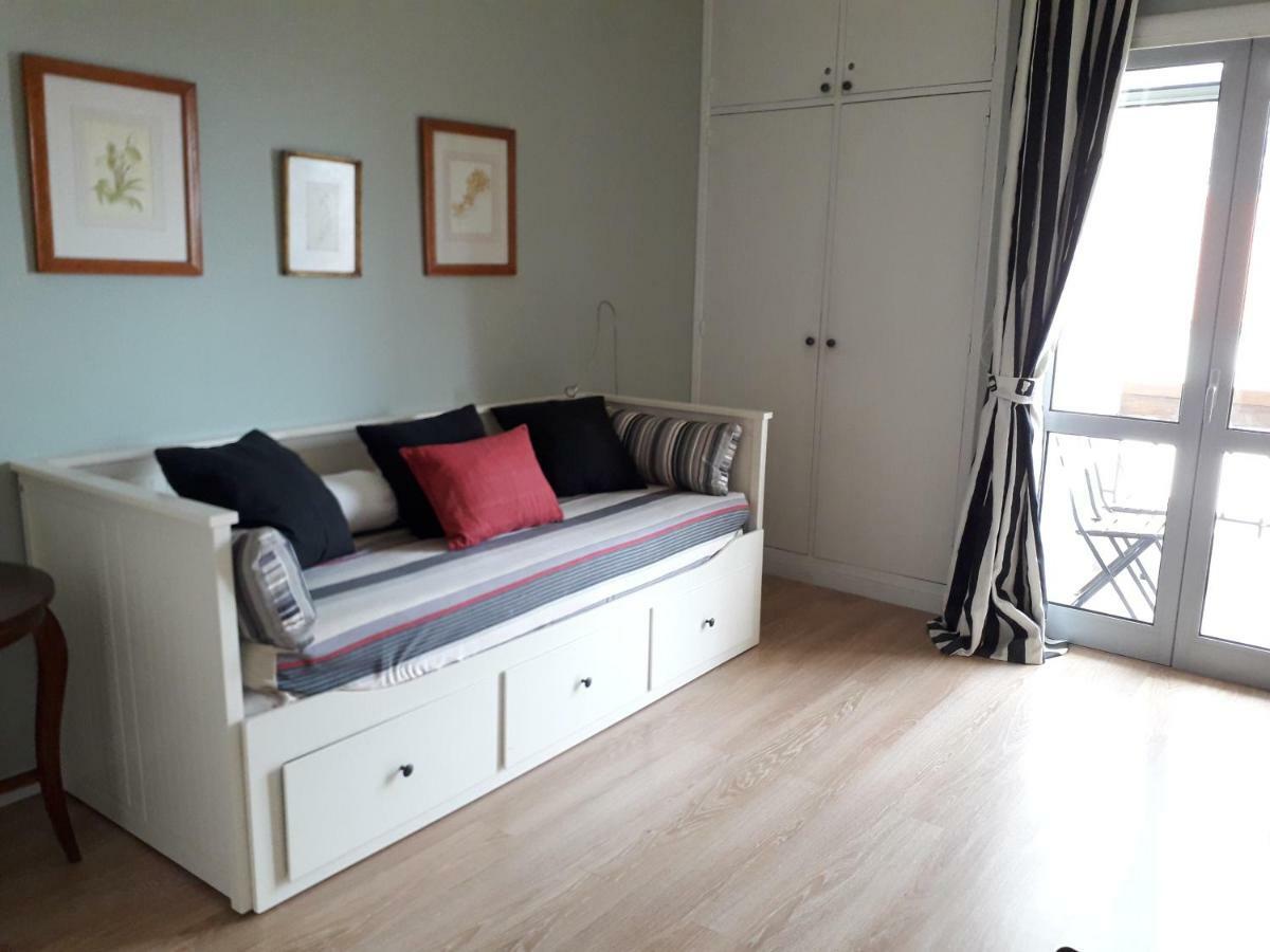 Peaceful Floor W Balconies - Cambridge Right - Ac Apartment