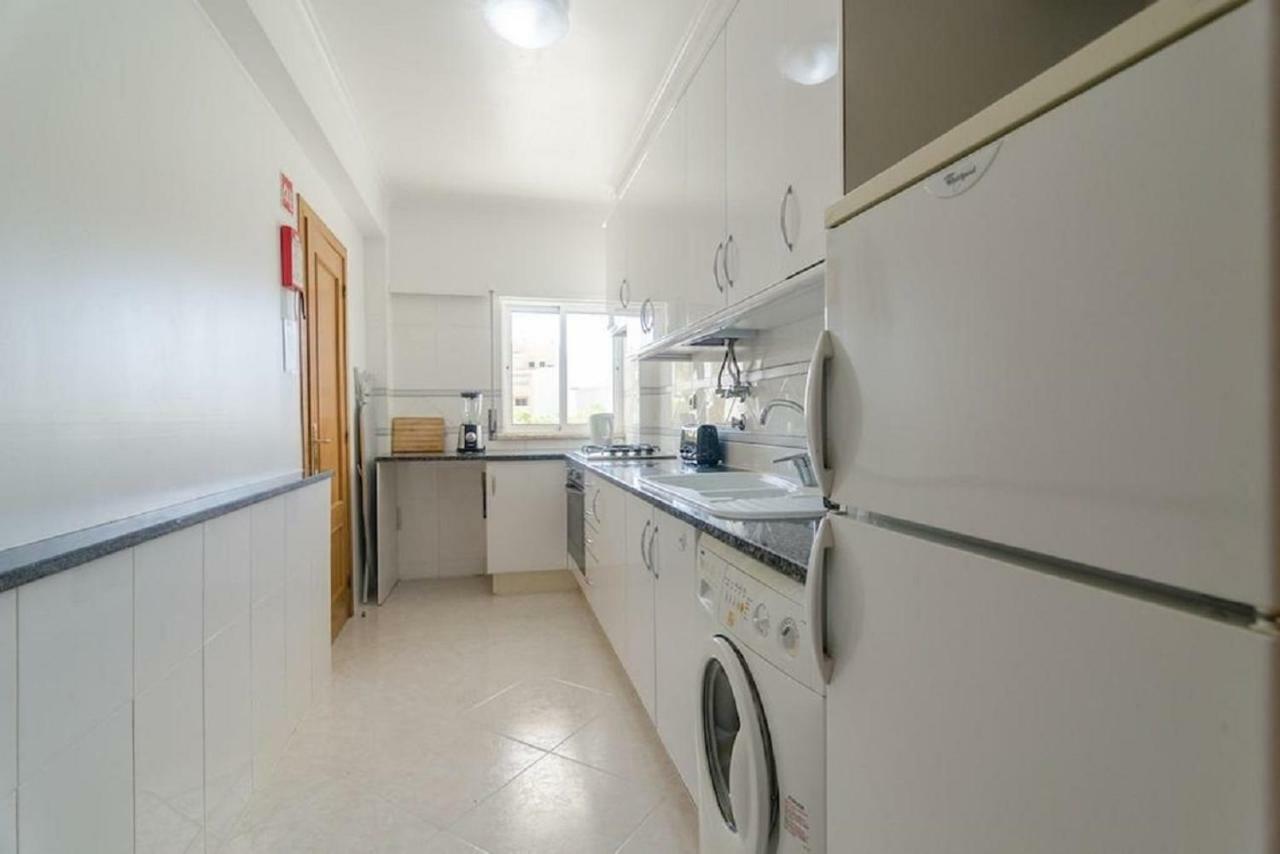 Centrally Located With Pool View Albufeira