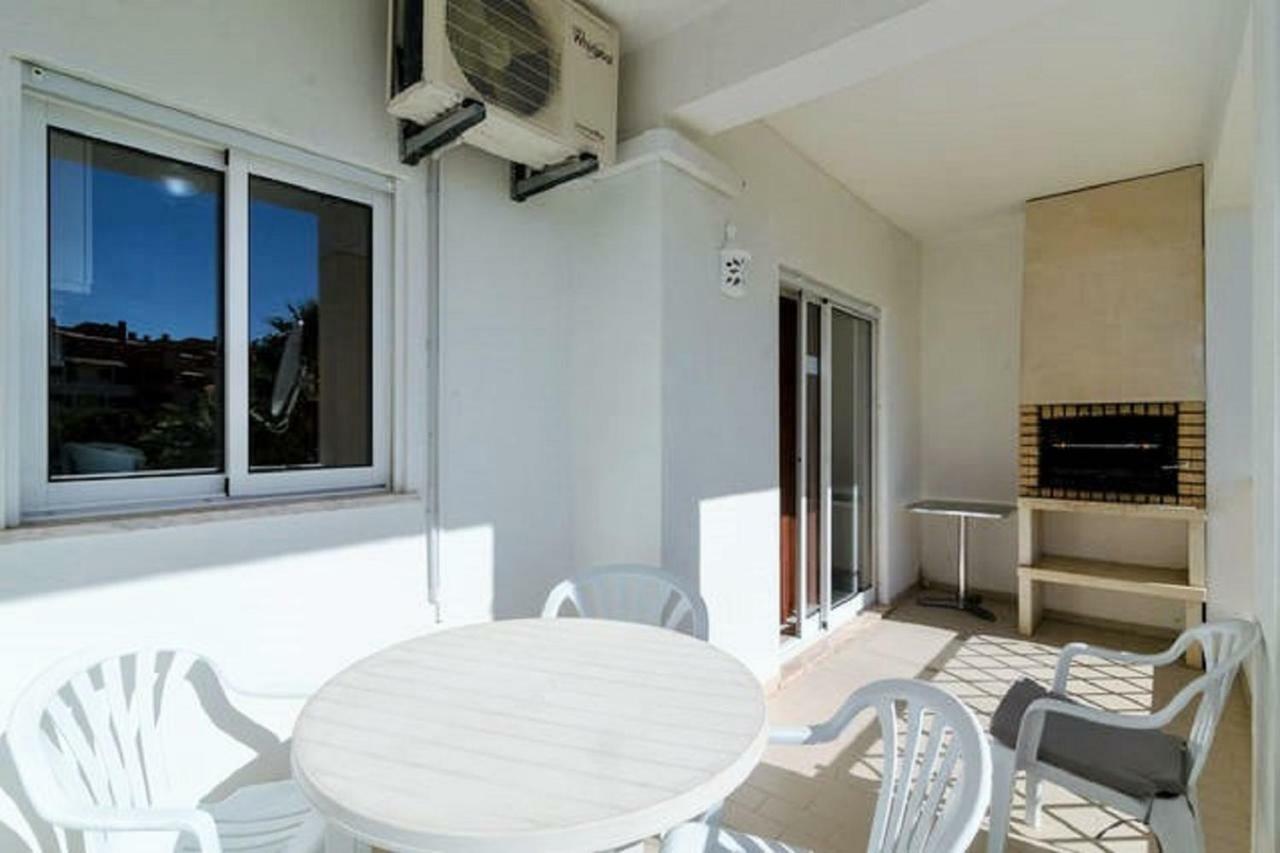 Apartment Centrally Located With Pool View *