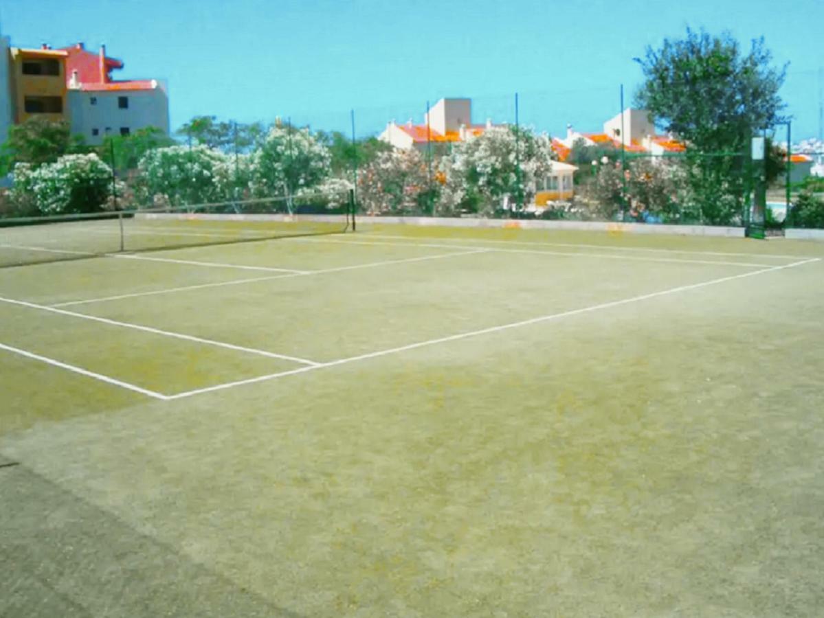 Centrally Located With Pool View Apartment *