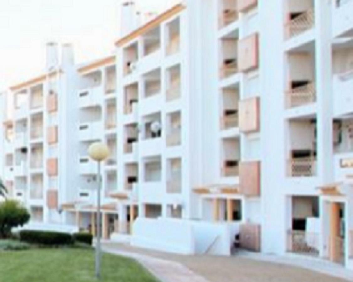 Apartment Centrally Located With Pool View