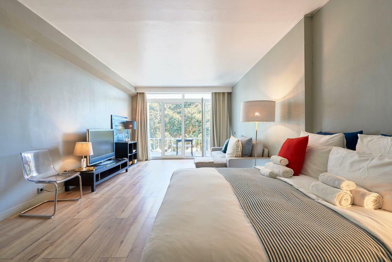 Cascais-estoril Beachfront Apartment