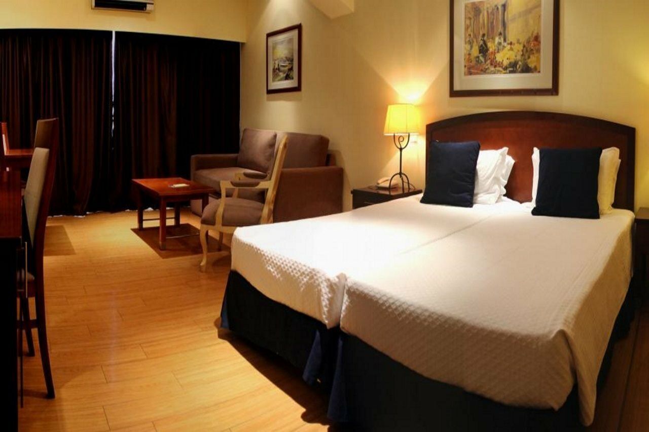 Yellow Hotel 4*
