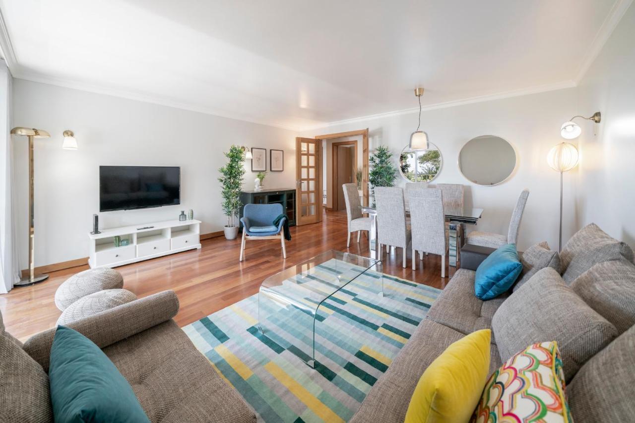 Grand I By An Island Apartment *