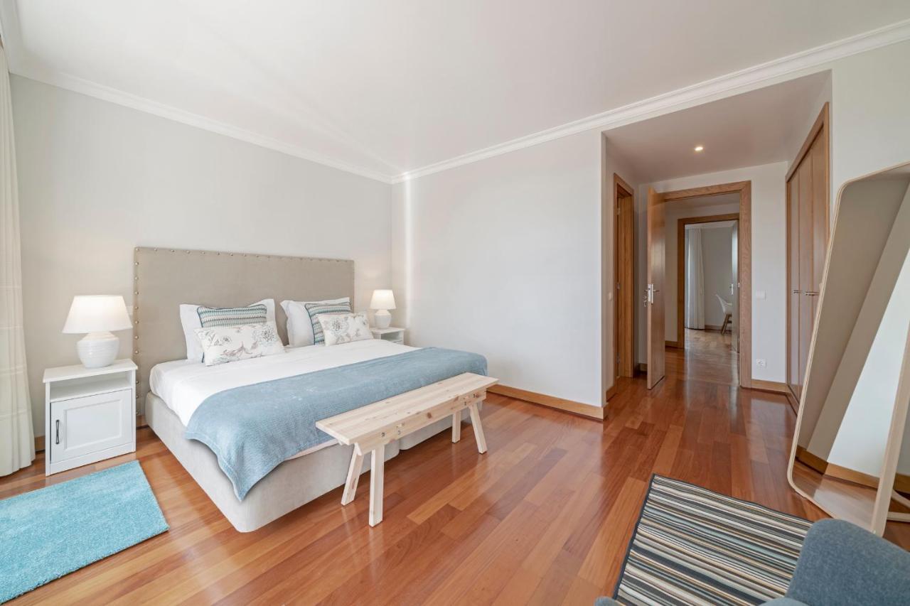 Grand I By An Island Apartment *