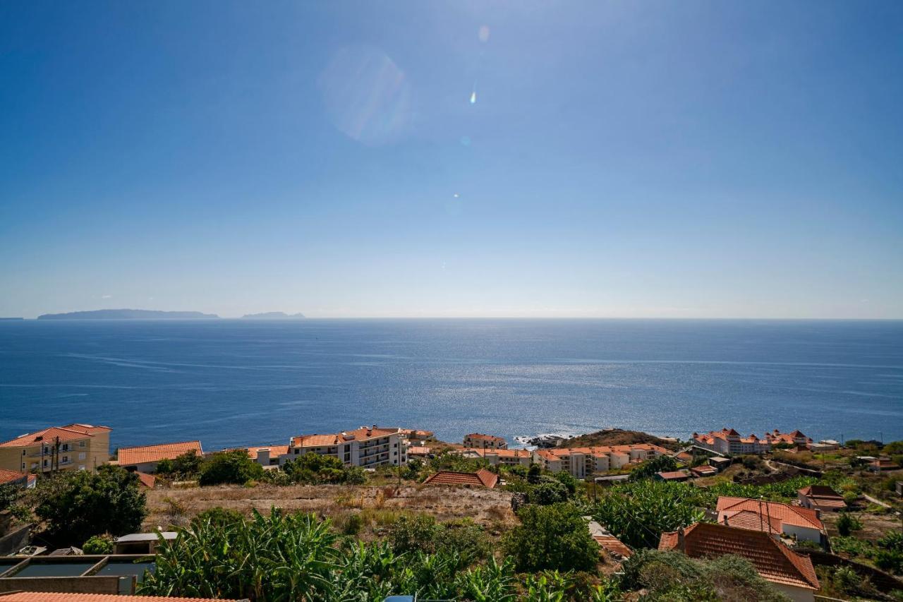 Reis Magos Iii By An Island Caniço