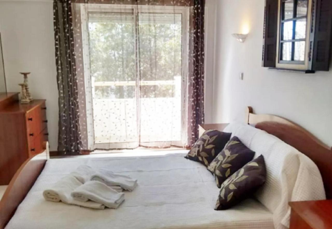 Apartment Centrally Located With Pool View