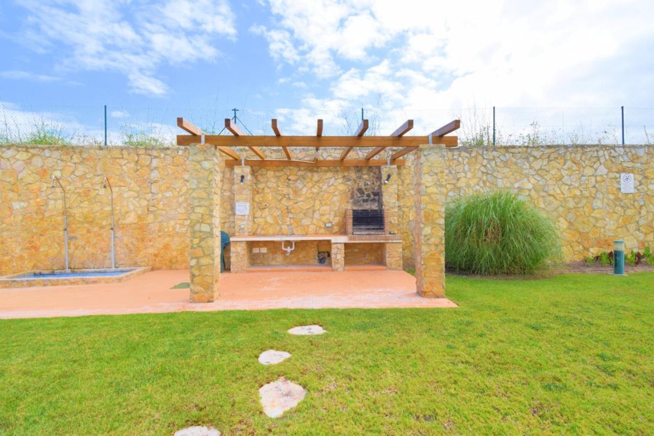Private Large Terrace Facing The Swimming Pool Apartment