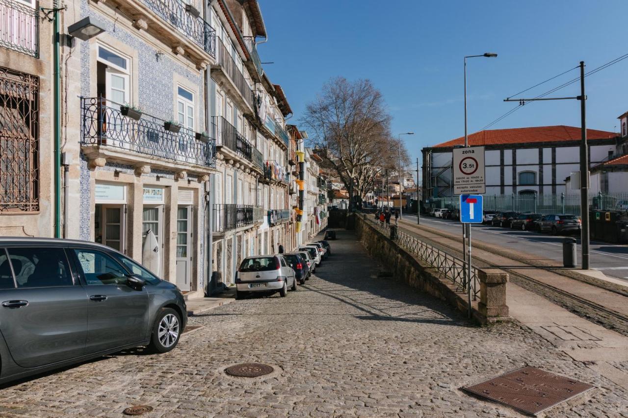 Happy & * Oporto