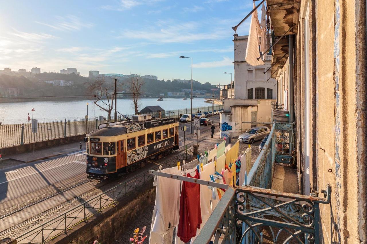 Happy & * Oporto