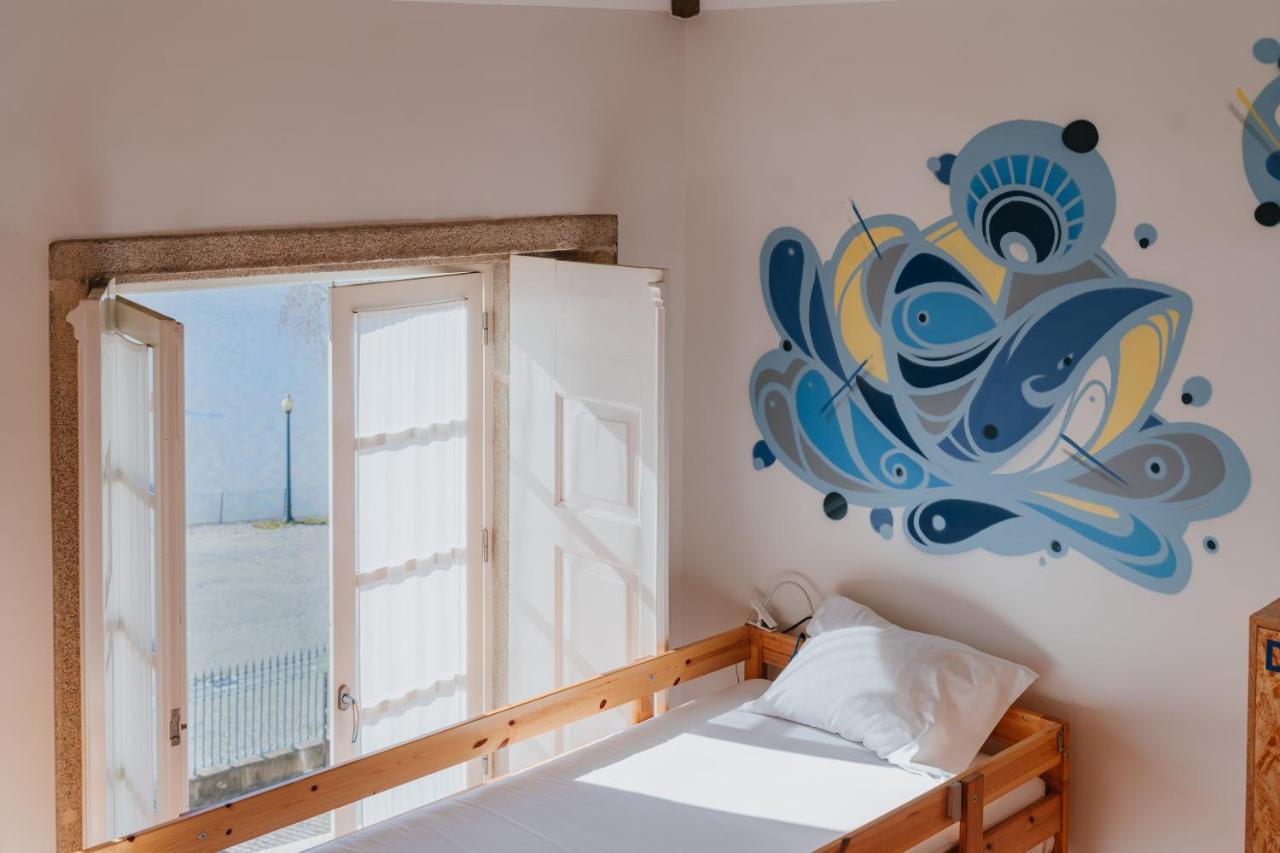 Hostal Happy & *