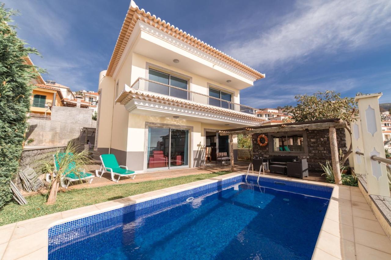 Villa Longueira Villa *
