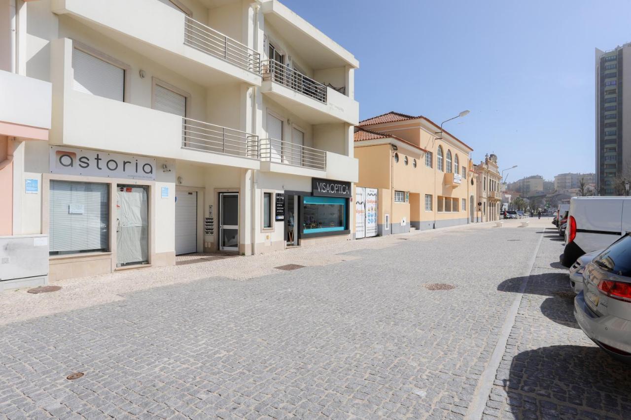 House Bay Apartment *