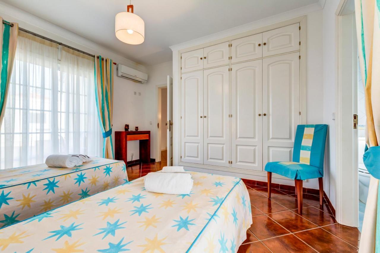 Villa Prime - 5 Suites, Private Pool And Parking, Walk To *
