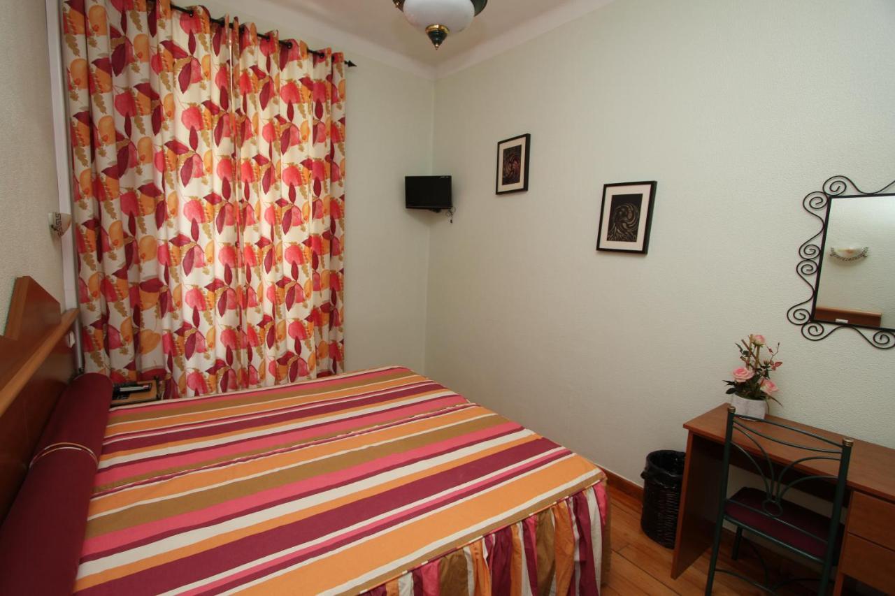 Pensao Praca Da Figueira Guest house