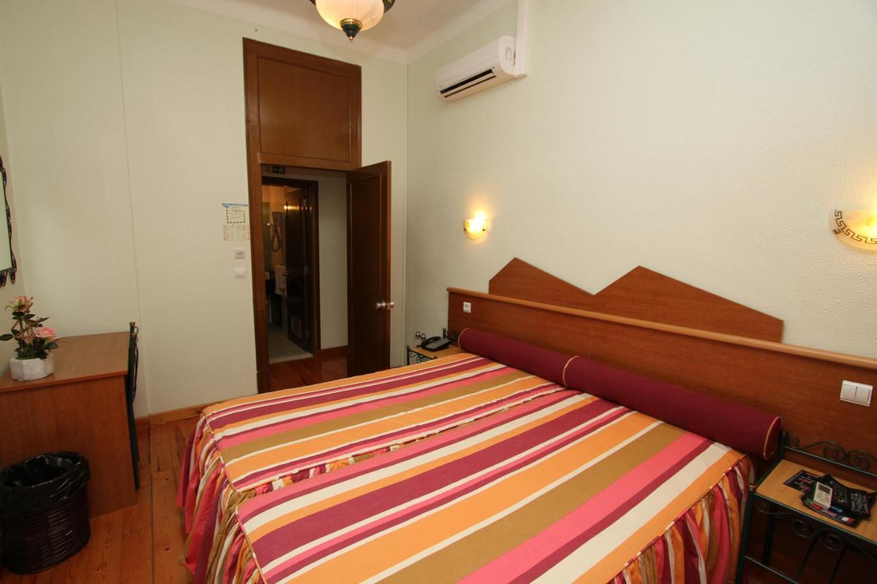 Pensao Praca Da Figueira Guest house 3*